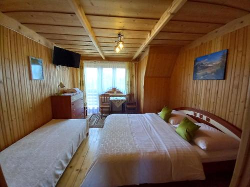 Tempat tidur dalam kamar di Pokoje gościnne "u Marysi"