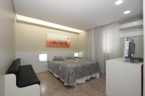 a bedroom with a bed and a television in it at VOA Plazza Hotel in Águas de Lindóia