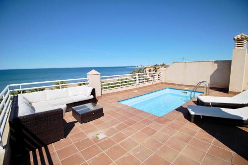 Fotografia z galérie ubytovania Ático con piscina privada en primera línea v destinácii Denia