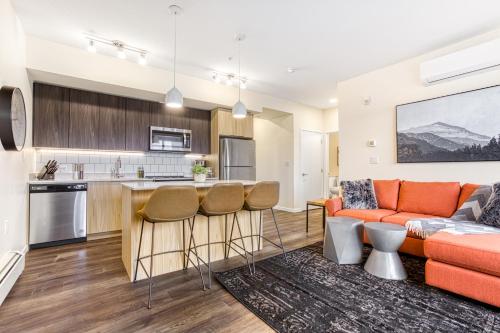 Modern Rustic Suite w/ King Bed & Kitchen Island – Photos 3