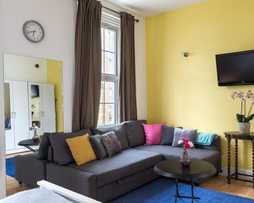 Gallery image of PickThePlace Crawford place suites in London