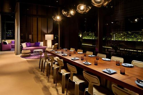 Et opholdsområde på YOTEL Singapore Orchard Road