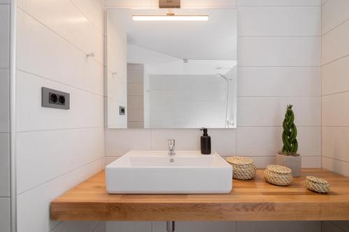 a bathroom with a white sink and a mirror at Casa il Fiume in Alykes