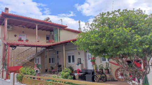 a house with a bike parked in front of it at Alexandros Guesthouse in Órma