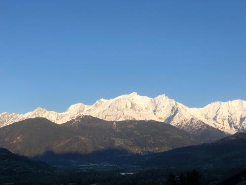 Photo de la galerie de l'établissement Appartement vu sur mont blanc, à Sallanches