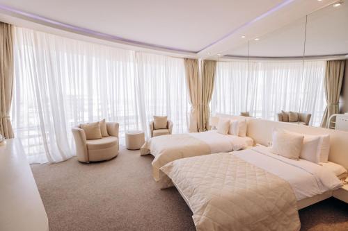 Postel nebo postele na pokoji v ubytování Sahil Hotel Baku