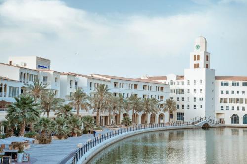 Gallery image of Copthorne Lakeview Executive Apartments Dubai, Green Community in Dubai