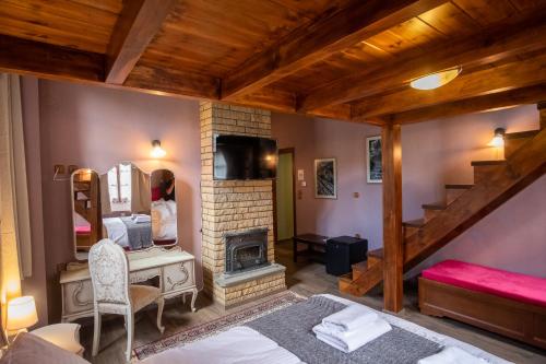The Old School Boutique Hotelにあるベッド