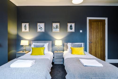 two beds sitting next to each other in a room at Spacious Modern Chester Home - Great Location in Chester