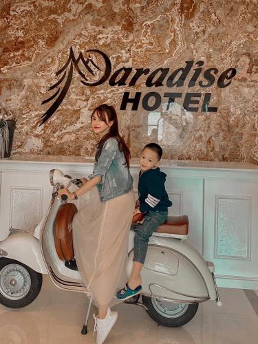 Επισκέπτες που μένουν στο PARADISE HOTEL