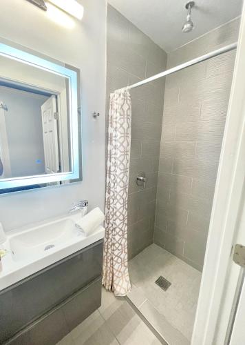Un baño de Twin Peaks Hotel