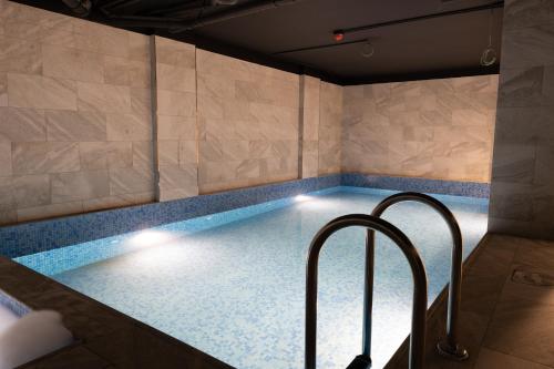 Bazén v ubytování Mirot Hotel nebo v jeho okolí