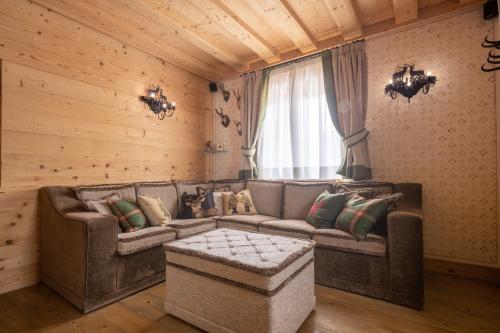 Χώρος καθιστικού στο Cortina Deluxe Chalet R&R