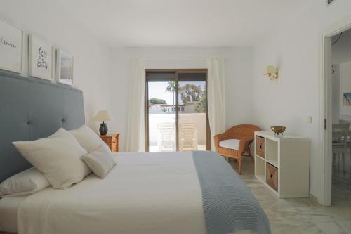 Cama o camas de una habitación en C63 - Sea View Peaceful Marbella Beach