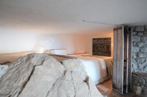 En eller flere senge i et værelse på La casa nella roccia