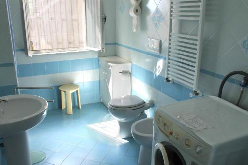 a blue and white bathroom with a toilet and a sink at Vent In Costa Ospitalità Diffusa in Furore