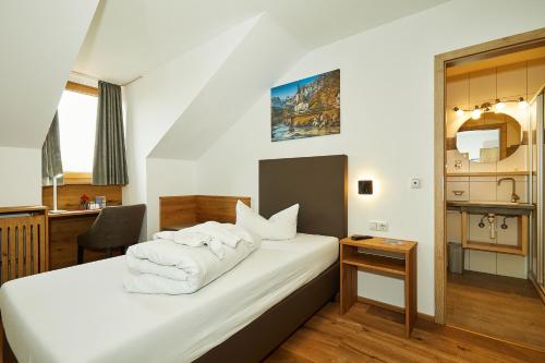 Uma cama ou camas num quarto em Hotel Rupertihof