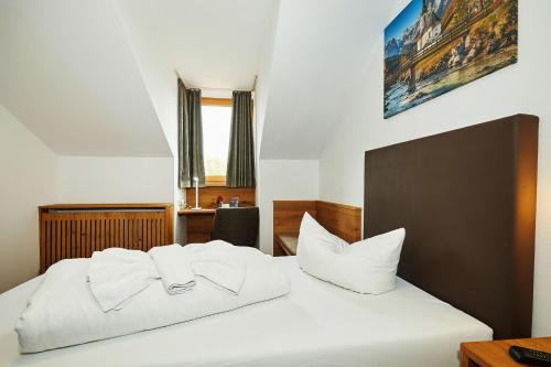 Uma cama ou camas num quarto em Hotel Rupertihof