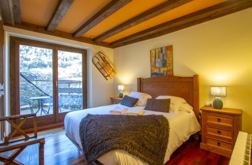 Кровать или кровати в номере Saplan Real Estate BARICAUBA