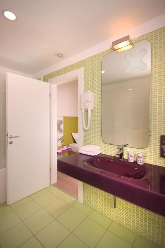 Kuchyň nebo kuchyňský kout v ubytování VELANERA Hotel & Restaurant