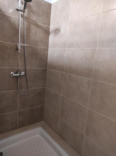 Ένα μπάνιο στο Appartement 70m² Pierrelatte Cosy, NETFLIX+WIFI
