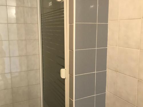 a bathroom with a shower with a black door at Appartement Villard-de-Lans, 2 pièces, 5 personnes - FR-1-515-45 in Villard-de-Lans