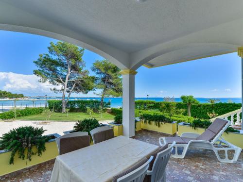 Apartments in House Liveric, in Vir at the beach