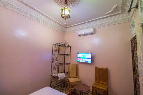 TV a/nebo společenská místnost v ubytování Riad Noha