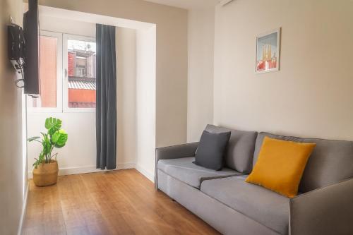 Area tempat duduk di Vibe Apartments by Olala Homes