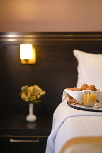 Postel nebo postele na pokoji v ubytování Aghveran Ararat Resort Hotel