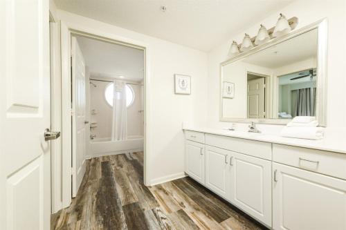 Koupelna v ubytování Unit 2120 Ocean Walk - 2 Bedroom Ocean View