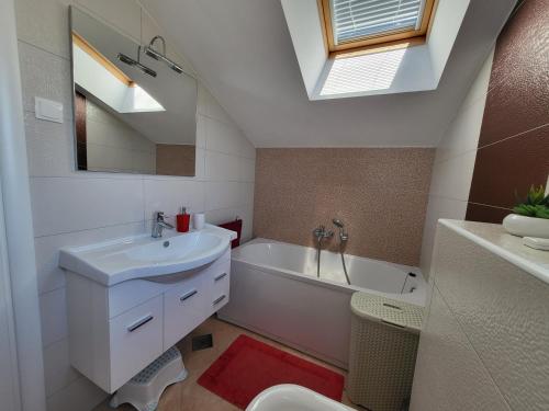 Kúpeľňa v ubytovaní Sea View Apartment Bellavista Njivice