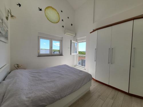 Posteľ alebo postele v izbe v ubytovaní Sea View Apartment Bellavista Njivice