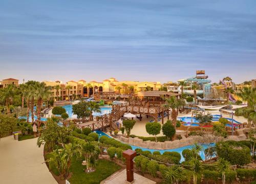 Bassein majutusasutuses Coral Sea Aqua Club Resort või selle lähedal