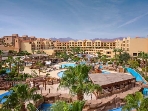 Bassein majutusasutuses Coral Sea Aqua Club Resort või selle lähedal