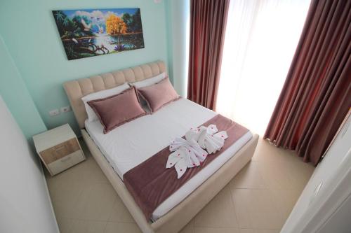 Säng eller sängar i ett rum på Apartments,Vila Bello