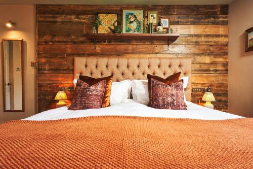 The Masons Arms — Room