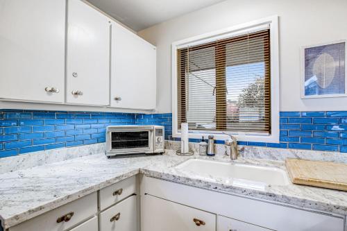 Kuchyň nebo kuchyňský kout v ubytování Port Ludlow Beach Condo