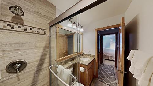 Gallery image of One Bedrooms At Snowbird Condos Slopeside - Free Wifi & Assigned Parking! in Mammoth Lakes