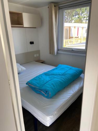Mobilhomes Quiberon Camping Conguel - Bord de Merにあるベッド
