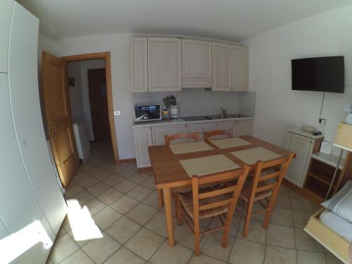 Kuchyň nebo kuchyňský kout v ubytování Monolocale Casericc