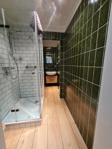 Bilik mandi di Saltwater Safari