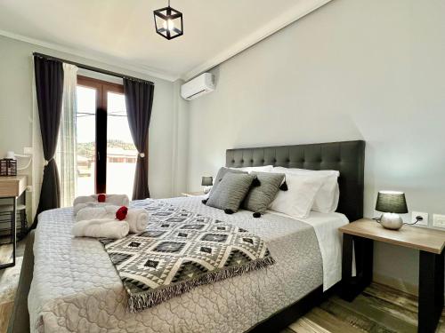 Posteľ alebo postele v izbe v ubytovaní Beach Villa Verano with private pool by DadoVillas