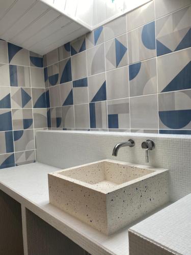 A bathroom at La Terrasse du Bois Plage