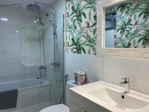 A bathroom at Mar y Playa de Martín, 2B