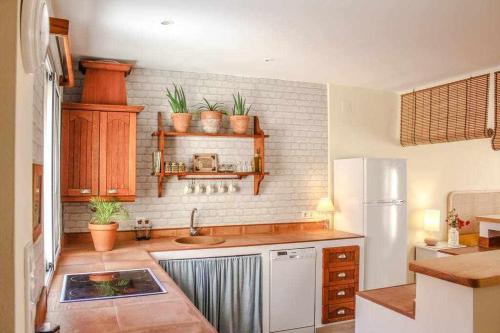 Una cocina o zona de cocina en MonKeys Apartments Sanlúcar Beach Relax