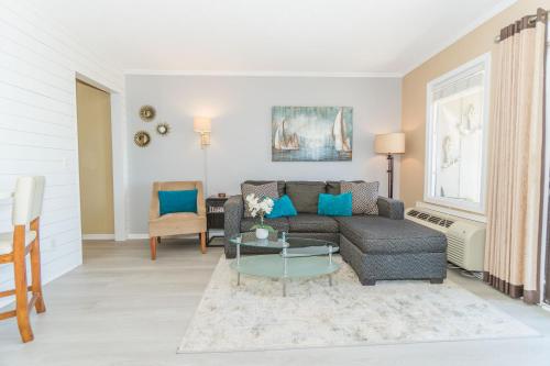 Stunning Views!!-Oceanfront Villa-Heated Pool-Private Balcony-Tiki Bar-Walk to Coligny Plaza photo 18