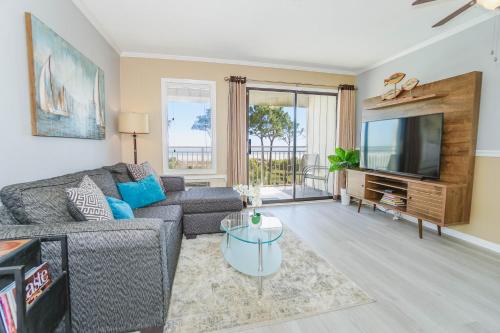 Stunning Views!!-Oceanfront Villa-Heated Pool-Private Balcony-Tiki Bar-Walk to Coligny Plaza photo 16