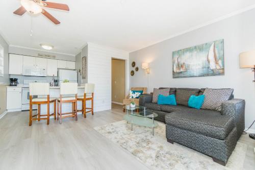 Stunning Views!!-Oceanfront Villa-Heated Pool-Private Balcony-Tiki Bar-Walk to Coligny Plaza photo 21