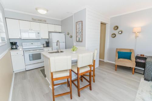 Stunning Views!!-Oceanfront Villa-Heated Pool-Private Balcony-Tiki Bar-Walk to Coligny Plaza photo 39